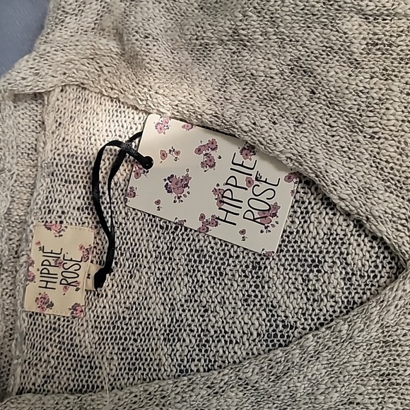 Hippie Rose Sweaters - Hippie Rose Womens Sweater M Heather Grey Long Sleeve V Neck Lightweight NWT